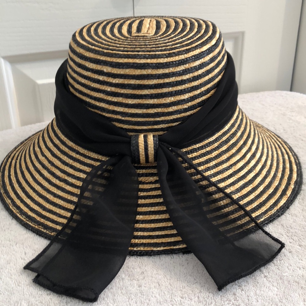 Straw and black striped hat pretty and clean - Picture 2 of 5